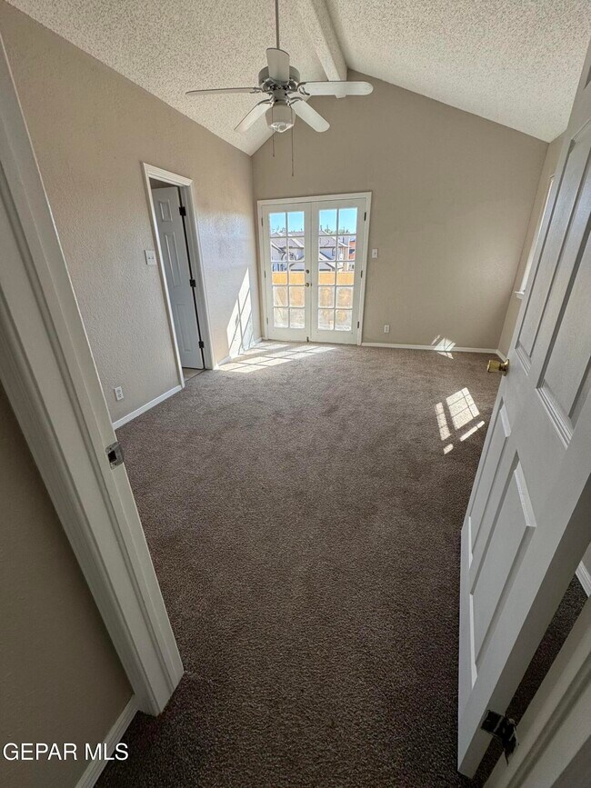 Building Photo - 1801 Garden Gate Way