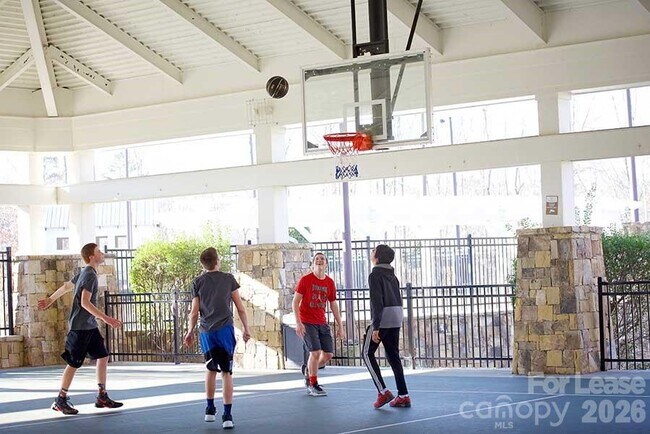 Building Photo - 1127 Walbury Hl