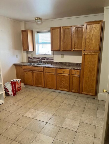 Building Photo - 16 Wood St