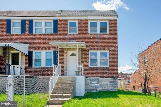 Building Photo - 317 Arden Rd W