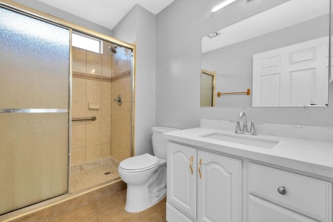 Building Photo - Modern 1BD Retreat with Dishwasher, Pool & Spa