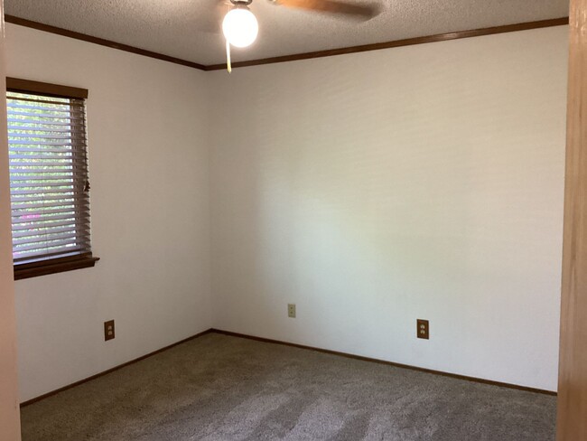 Building Photo - 1333 Pierce Dr