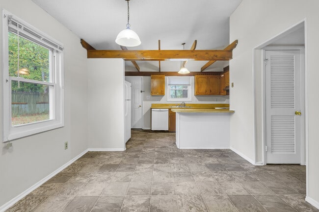 Building Photo - 1629 RaceTrack Rd