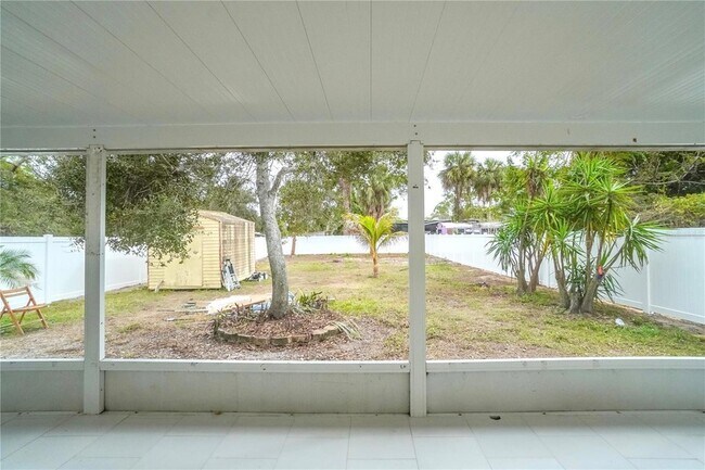 Building Photo - 985 Liberty St