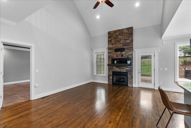 Building Photo - Move-In Ready Luxury in Island Point Estates