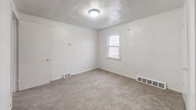 Building Photo - 3863 E 154th St