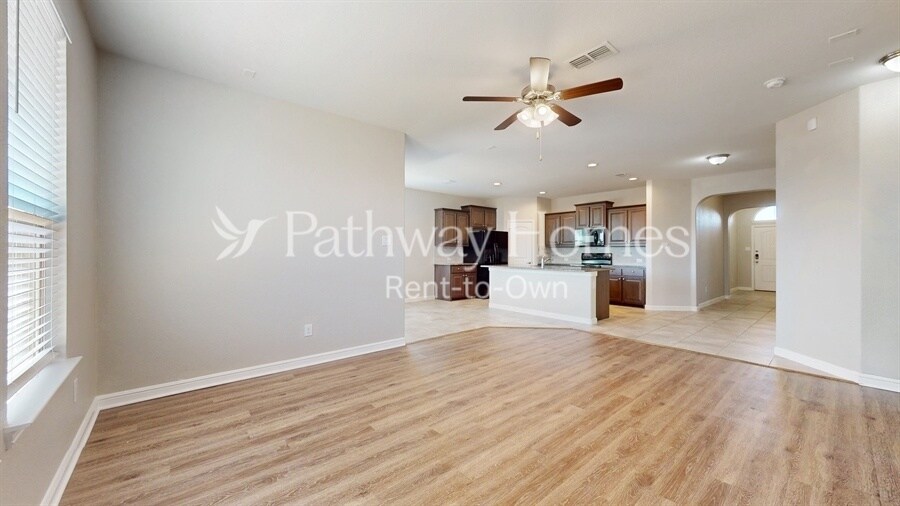 Building Photo - 1000 Meadow Scape Dr
