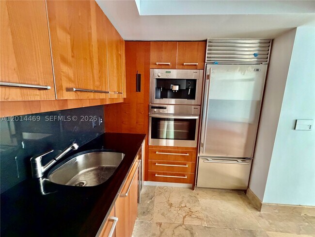 Building Photo - 1331 Brickell Bay Dr