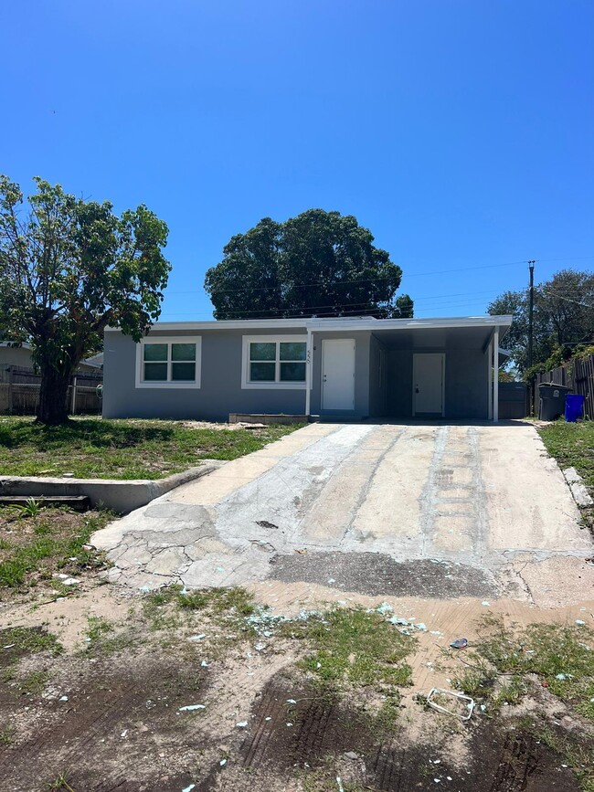 Building Photo - 550 Seagrape Rd