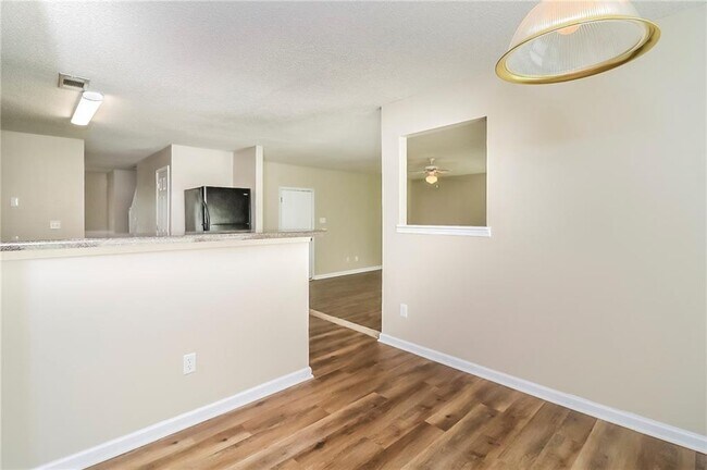 Building Photo - 629 Tomahawk Pl SW