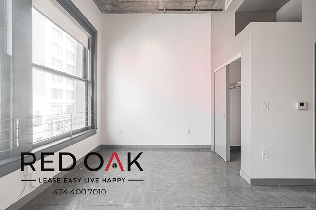 Building Photo - 430 S Broadway