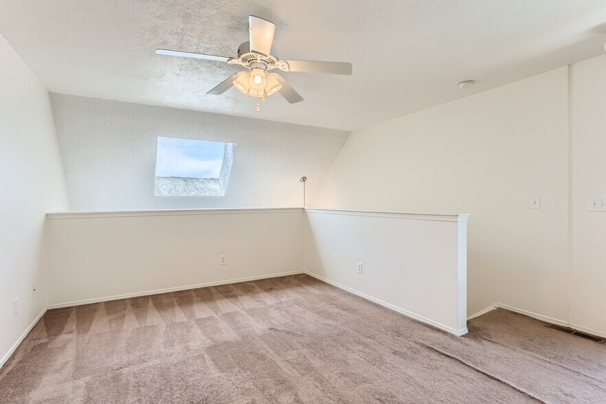 Building Photo - 17050 E Ford Dr