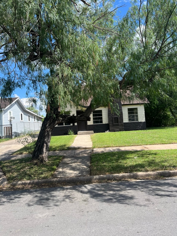 Building Photo - 734 N Milam St