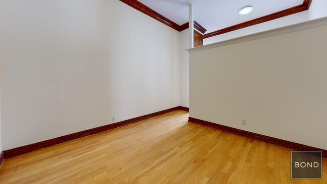 Building Photo - 148 W 68th St