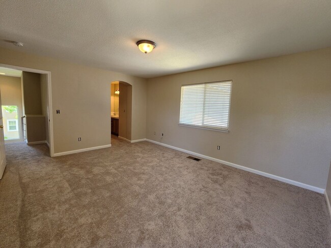 Building Photo - 3 Bedroom Home in Gardnerville Ranchos