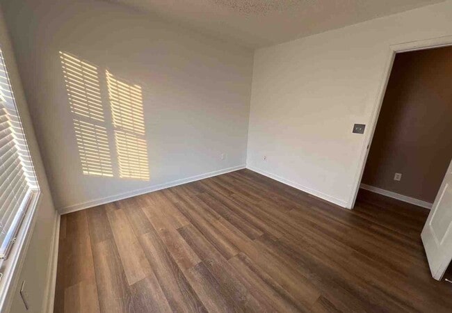 Building Photo - Great Price on Huge "As Is" 5 Bed/3 Bath S...