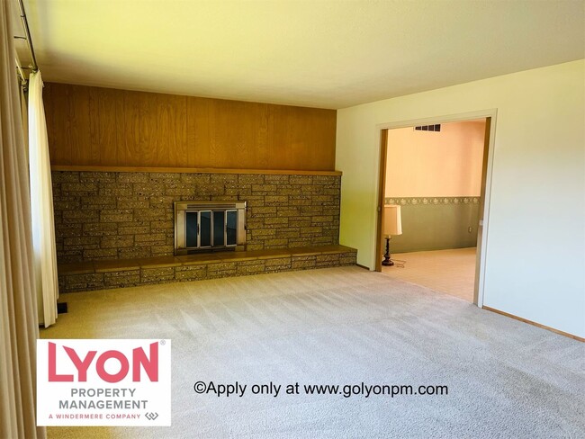 Building Photo - Darling, Spacious 3/2 House in Elk Grove w...