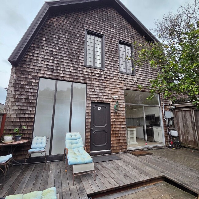 Building Photo - 107 Bridgeway