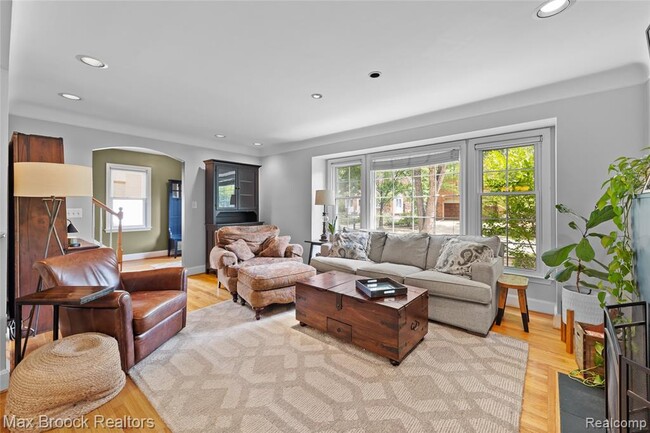 Building Photo - 758 Chester St