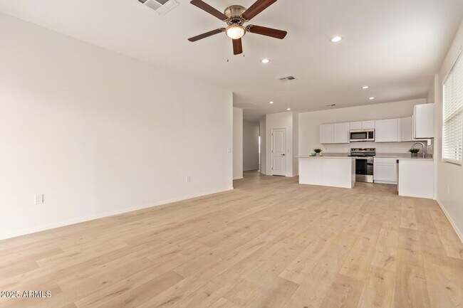 Building Photo - 1737 W Pinkley Ave