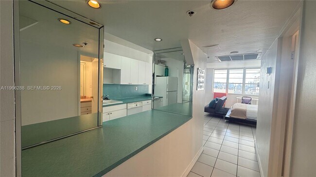 Building Photo - 100 Lincoln Rd