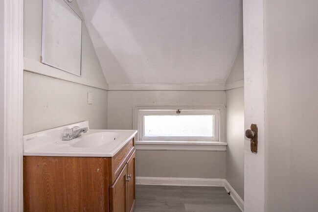 Building Photo - 4120 Trowbridge Ave