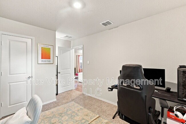 Building Photo - 3107 Lindenwood Wy