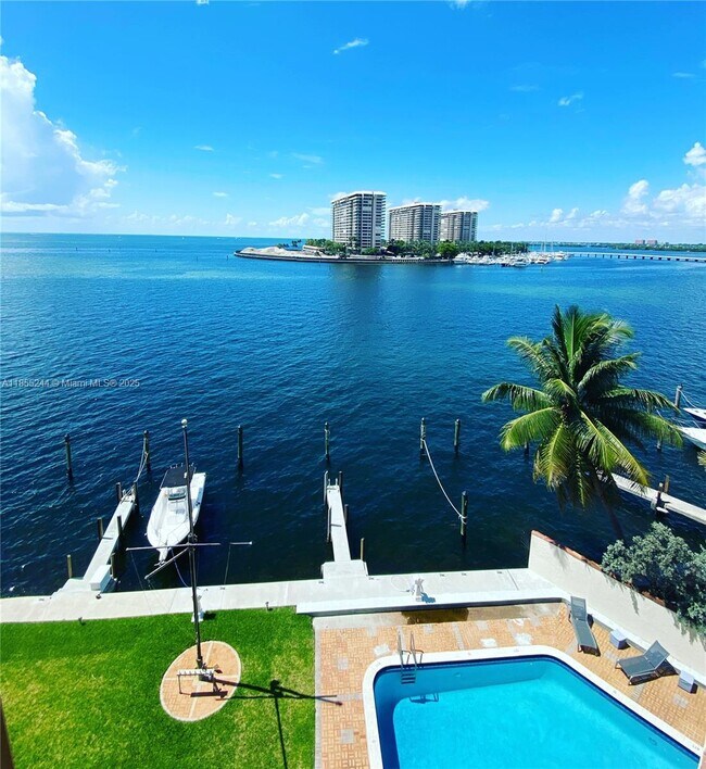 Building Photo - 1632 S Bayshore Ct