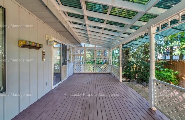 Building Photo - Beautifully Maintained 3-Bedroom Home in Prime Federal Way Location