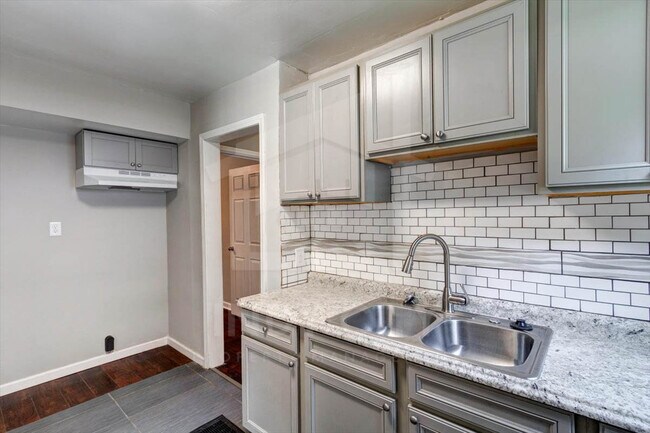 Building Photo - 3422 Kinnear Ave