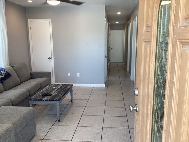 Building Photo - NEW PRICE!! Move in Ready Single Family Home - 4 bedroom - 1.5 Bathroom on Stock Island