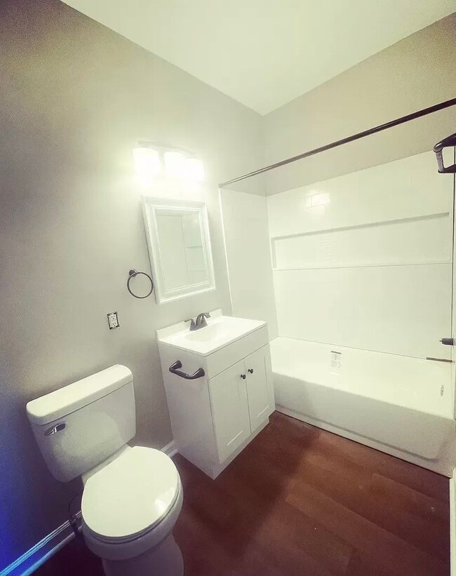 Building Photo - Charming All Brick Home!