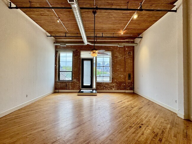 Building Photo - 3026 Commerce St
