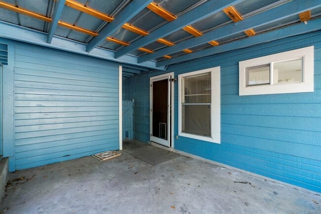 Building Photo - 1504 W 39th 1/2 St