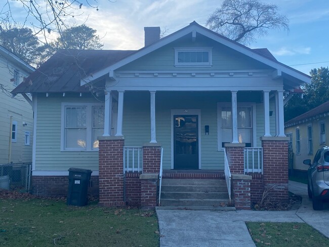 Primary Photo - 925 Holden St