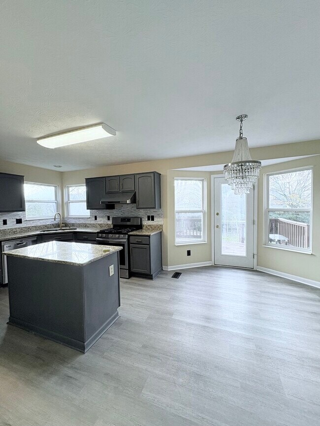 Building Photo - 4BR w/ Deck Near Blacklick Woods