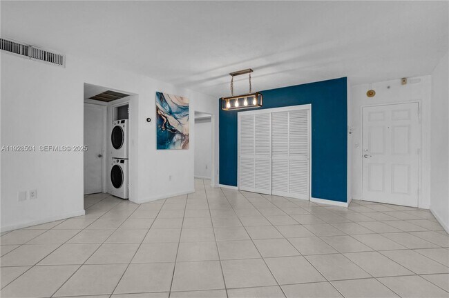 Building Photo - 10350 W Bay Harbor Dr