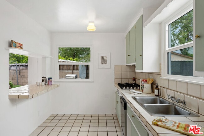 Building Photo - 22736 Cantlay St