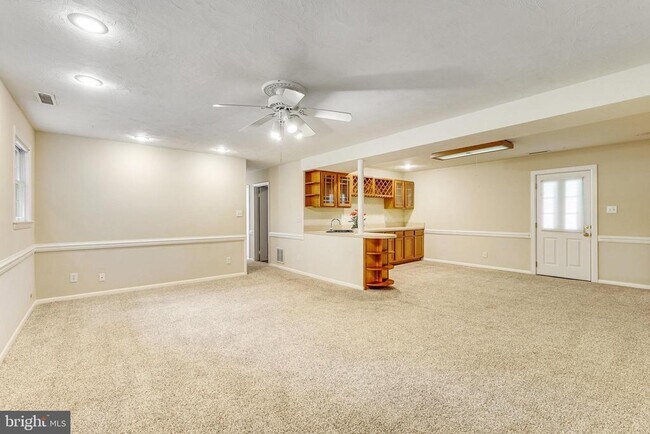 Building Photo - 1023 Westbriar Dr NE