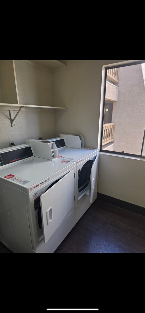 Building Photo - Senior living condo