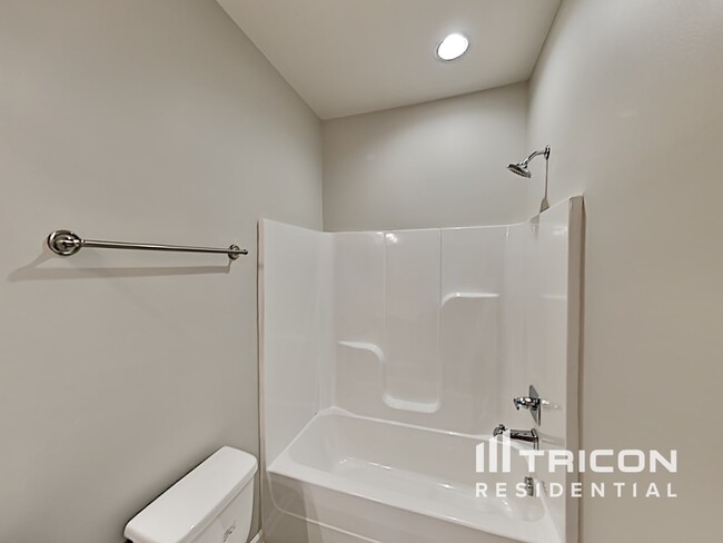 Building Photo - 204 Ashmere Ct