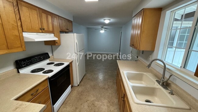 Building Photo - Charming 3 BD | 2 BA House with Large Back...