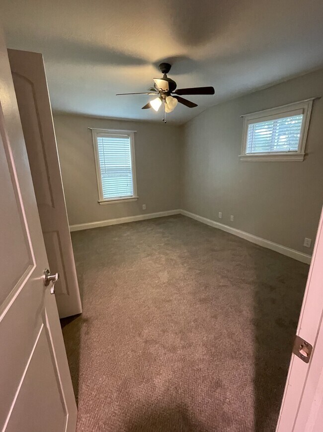 Building Photo - 146 Lower Hillside Dr