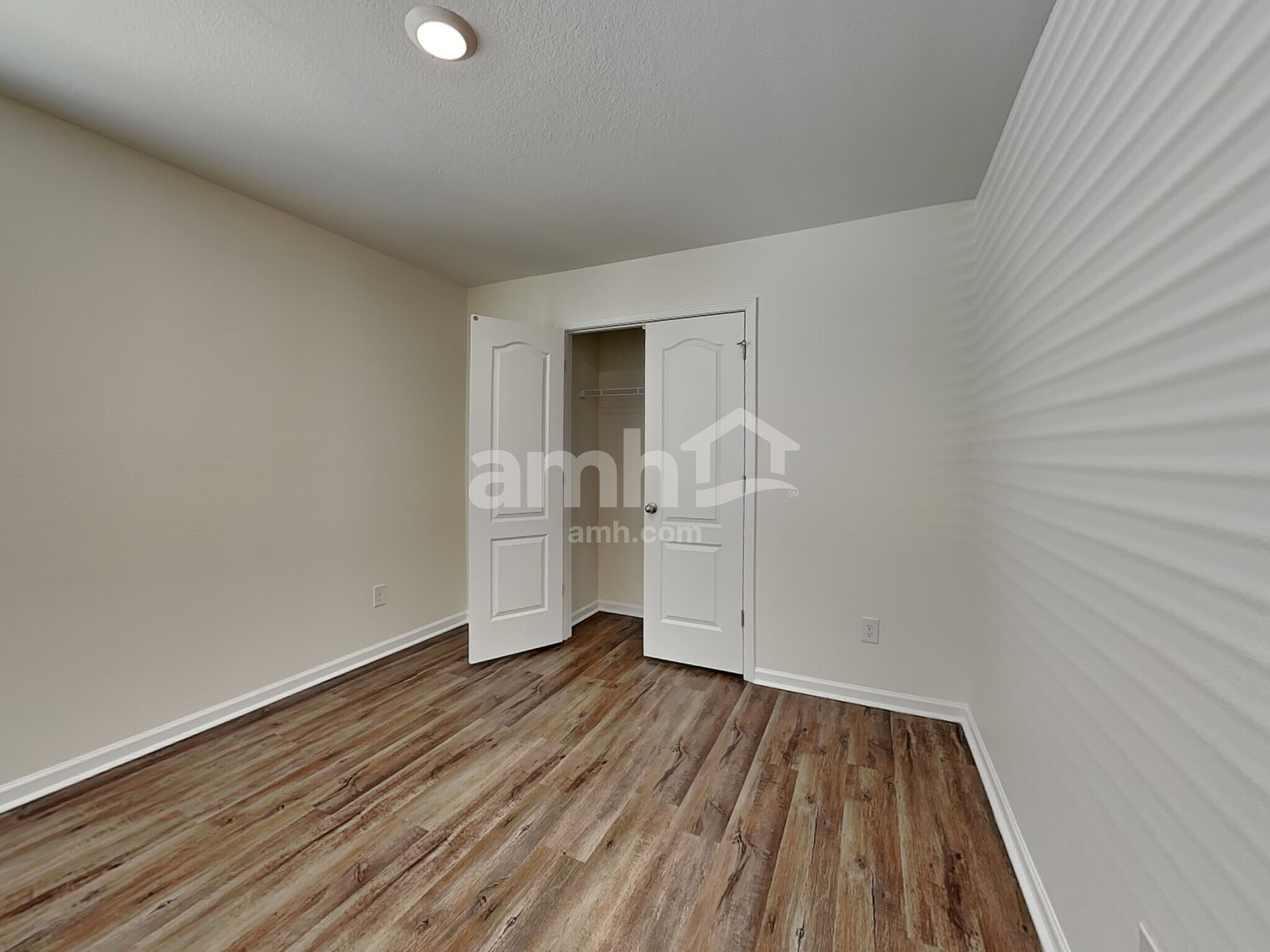 Building Photo - 2061 Southlea Dr