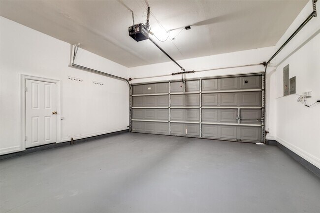 Building Photo - 1318 Peden St