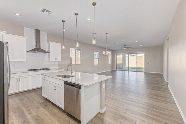 Building Photo - 20108 W Montecito Ave