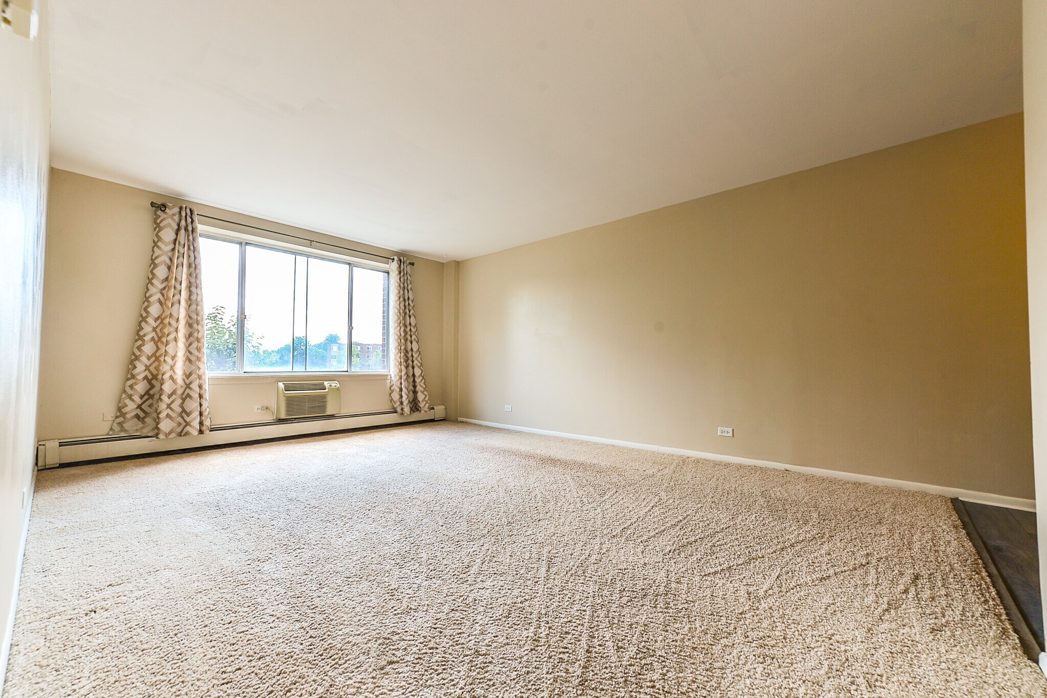 Building Photo - 1475 Rebecca Dr