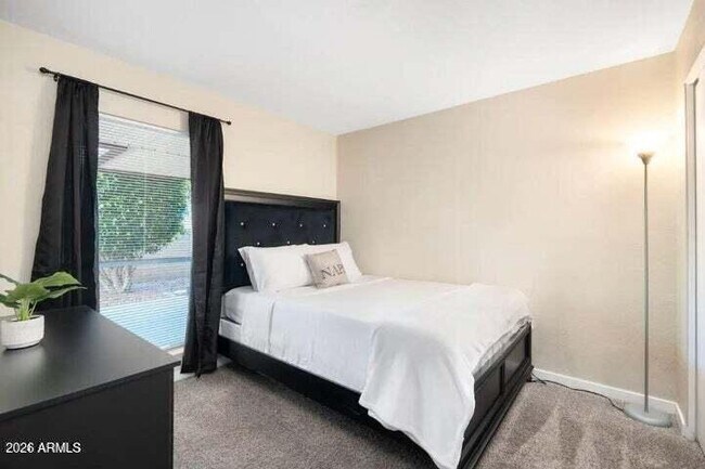 Building Photo - 11040 N 28th Dr