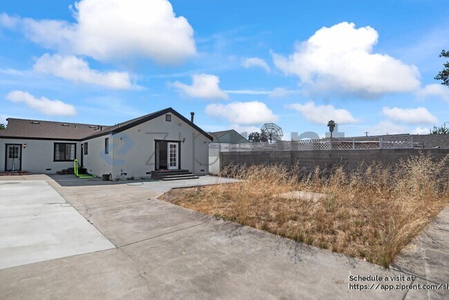 Building Photo - 21623 Baywood Ave