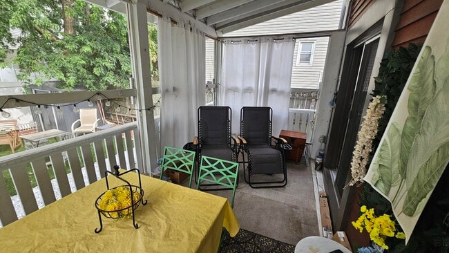 Building Photo - 340 Pearsall Ave